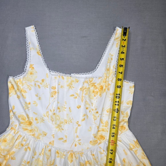 WAYF Desi Corset Midi Dress Small White Yellow Floral Lace Trim Milkmaid Size S - Picture 11 of 13